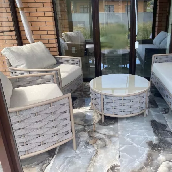 Керамогранит в уличной мебели: прочнее камня и не боится жары