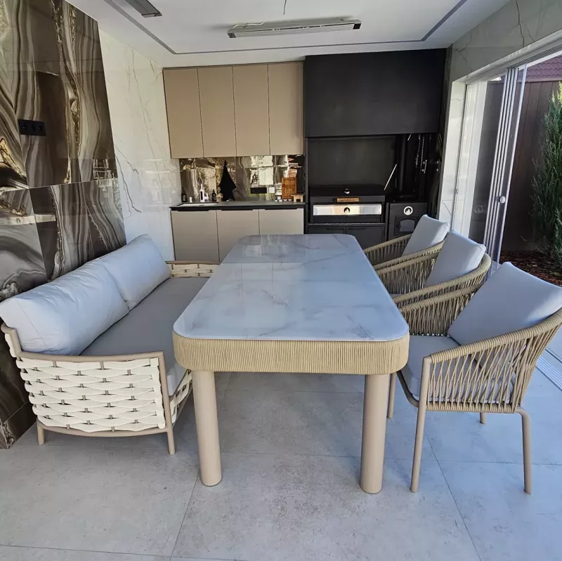 Обустройство закрытой террасы частного дома в Московской области.