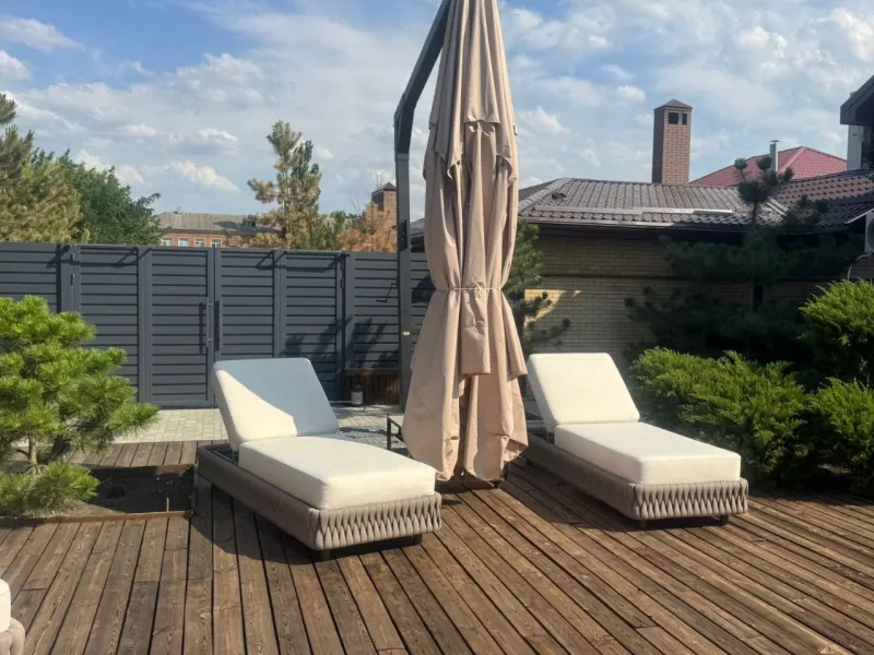 Обустройство зоны у бассейна частного дома в г. Ростов-на-Дону